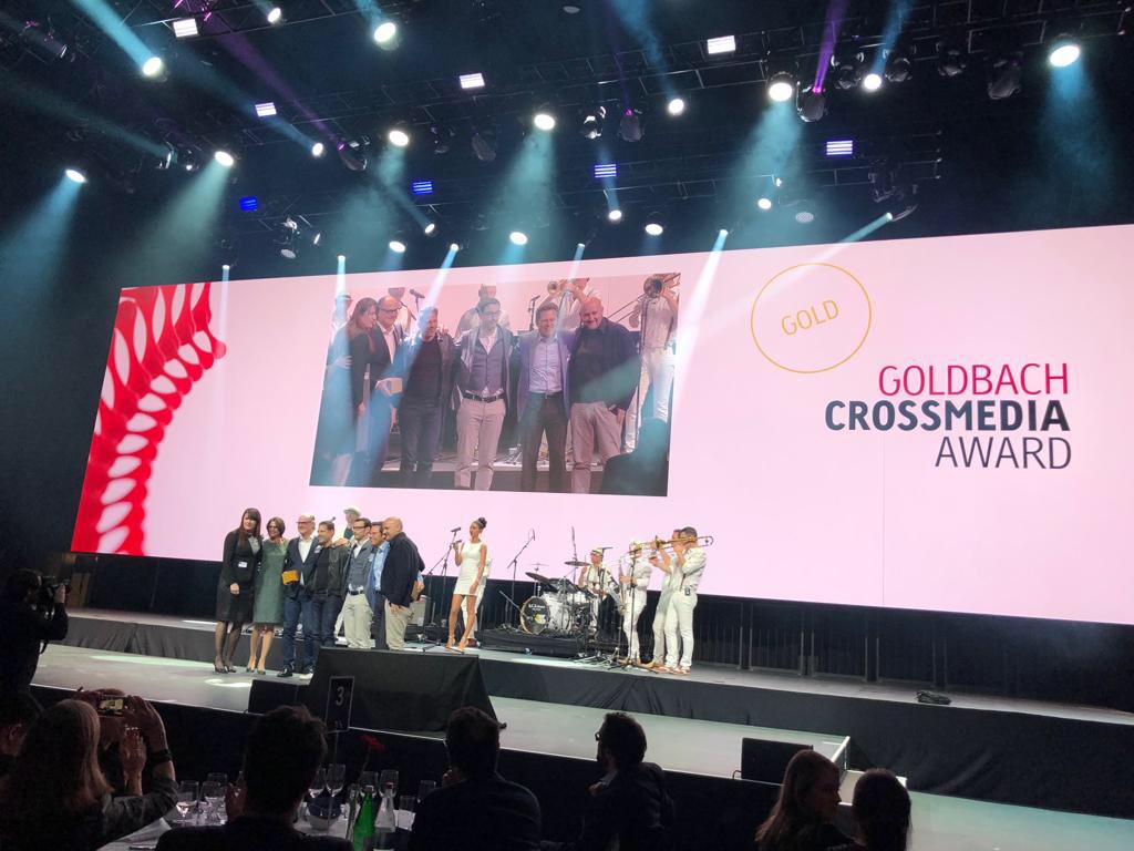 GoldbachGroup's tweet photo. Herzlichen Glückwunsch an @AgenturFarner &amp; @TCS_Schweiz zu GOLD am #Crossmediaaward 2018 #glückwunsch #bosw @bestofswissweb https://t.co/fXrgt5Y2F7