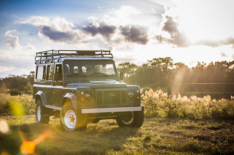 ECDautodesign's tweet photo. On course for the weekend in a beautiful Heritage Edition ECD D110.  #ecd #ecdefender #defender110 #humpday https://t.co/xBiTQO4ebz