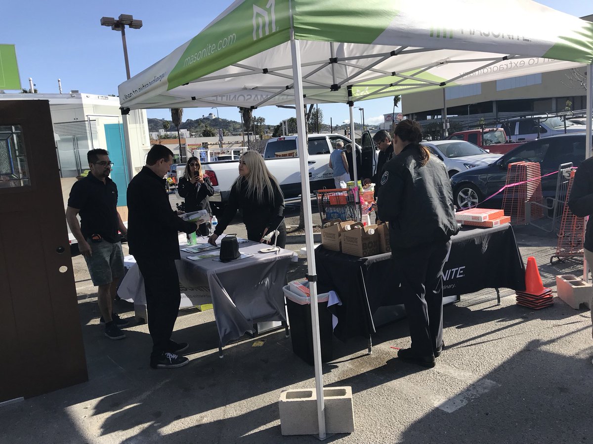 6616Sunset's tweet photo. Thank you #Masonite For a great event ! So many new things coming this year ! #D223allday #BigBadAssSunset @Jmtorres_MAS Appreciate you ! #LivingOurValues #OrangeBlooded #TeamSickenger ! https://t.co/DHDLYupoqr