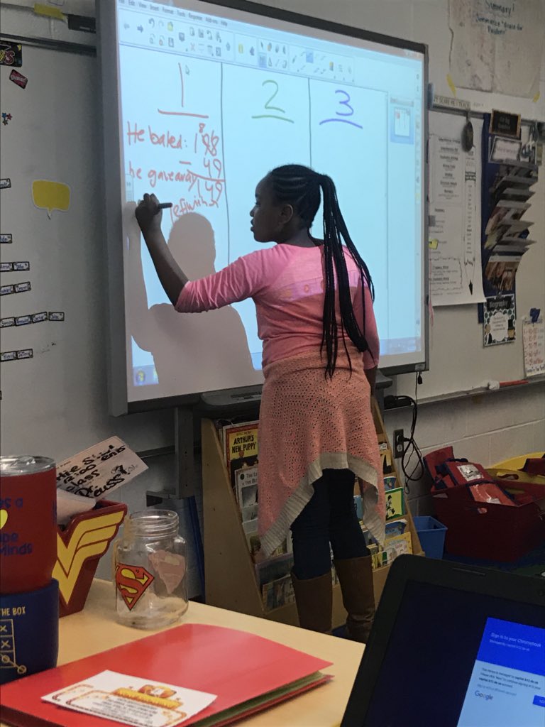 WonderHuttieXo7's tweet photo. Harmony uses the smart board to help wrap up Chat Stations! #chatcsd #smartboardsinuse https://t.co/KUlnjcdCNo