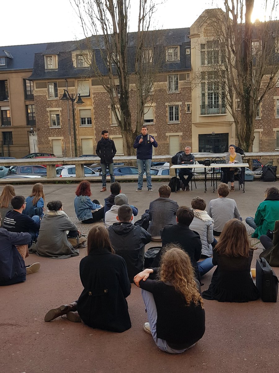 CLF_Droit's tweet photo. Intervention des grévistes depuis 94 jours de la poste de Rennes "le service publique ne doit pas être rentable économiquement mais socialement"
Pour plus d'informations sur leur mouvement :  https://t.co/1AVQ6hsXyo https://t.co/MEUAjbzdJf