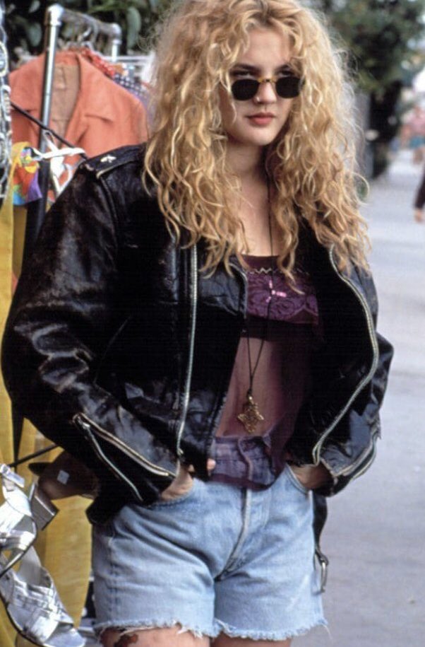 nays_peanuts's tweet image. Drew Barrymore: my animal spirit.