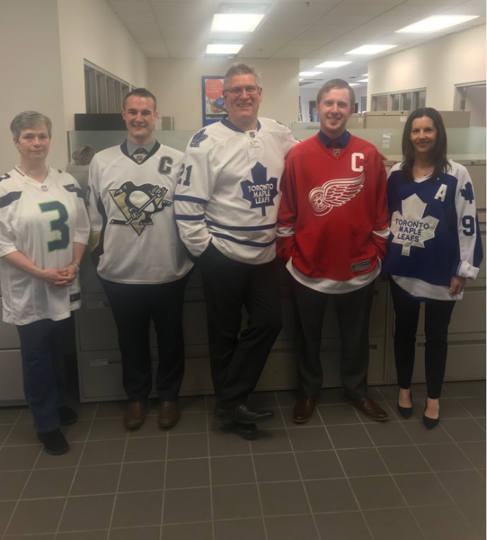 LeeWinchester1's tweet photo. Team BMO Burnside branch Dartmouth, NS in support of #humboldtstong #JerseyForHumboldt #ProudToWorkAtBMO @Lynda1Taylor @LeeWinchester1 #BeingAPD https://t.co/FOqgyxHdpC