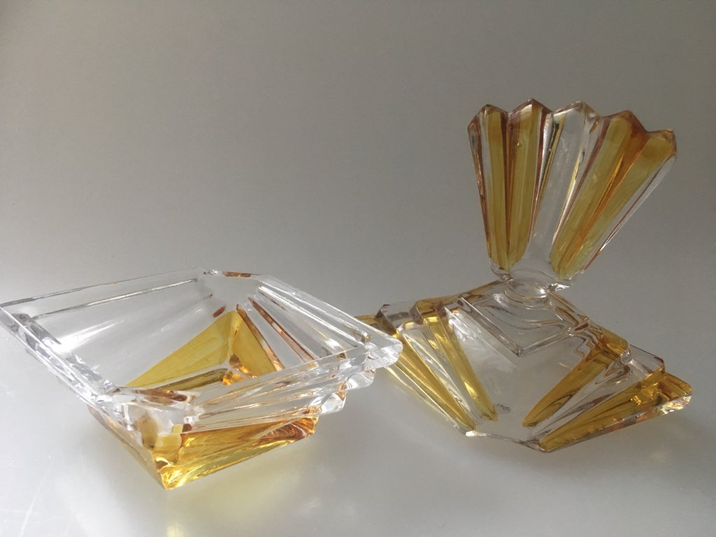 OmaKristal's tweet photo. #Bohemian #Czech #ArtDeco fles doos #amberkleurig #Karl #Palda #amber #gold #czechoslovakia #boheems #vintage #glass #glassart #glaskunst https://t.co/m0IKp93sif