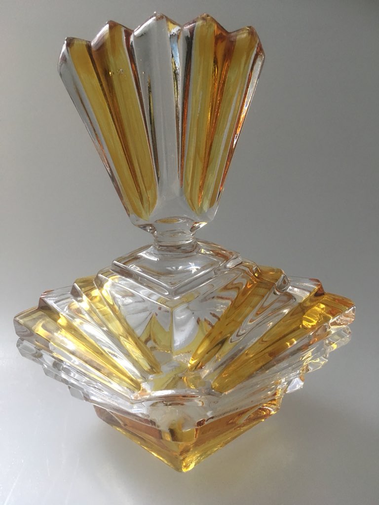 OmaKristal's tweet photo. #Bohemian #Czech #ArtDeco fles doos #amberkleurig #Karl #Palda #amber #gold #czechoslovakia #boheems #vintage #glass #glassart #glaskunst https://t.co/m0IKp93sif