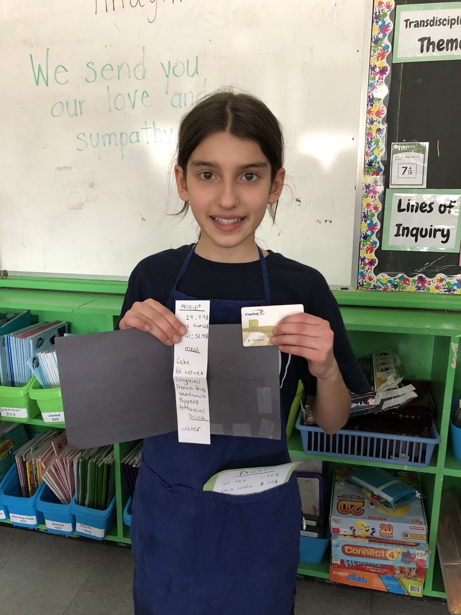 MedinaJulia02's tweet photo. Beautiful book reports done by Grade 4 students 📚 @clearpointelem https://t.co/zFWI25uWkc