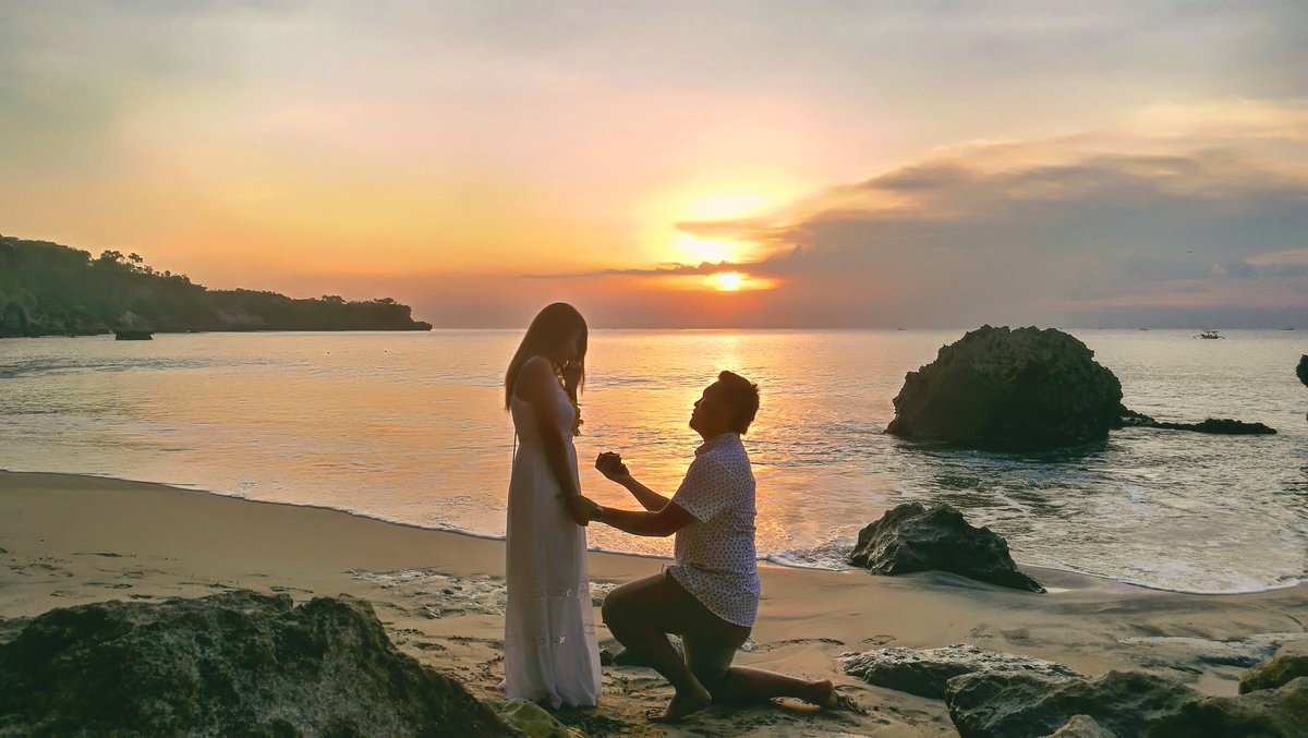 cjanter04's tweet photo. And it happened on Sunset, on our road to better days. Thank you for saying yes for the second time, I'll spend my whole life loving you. I love you so much @bianx17
#baliversary #happiness https://t.co/WaleOE979u