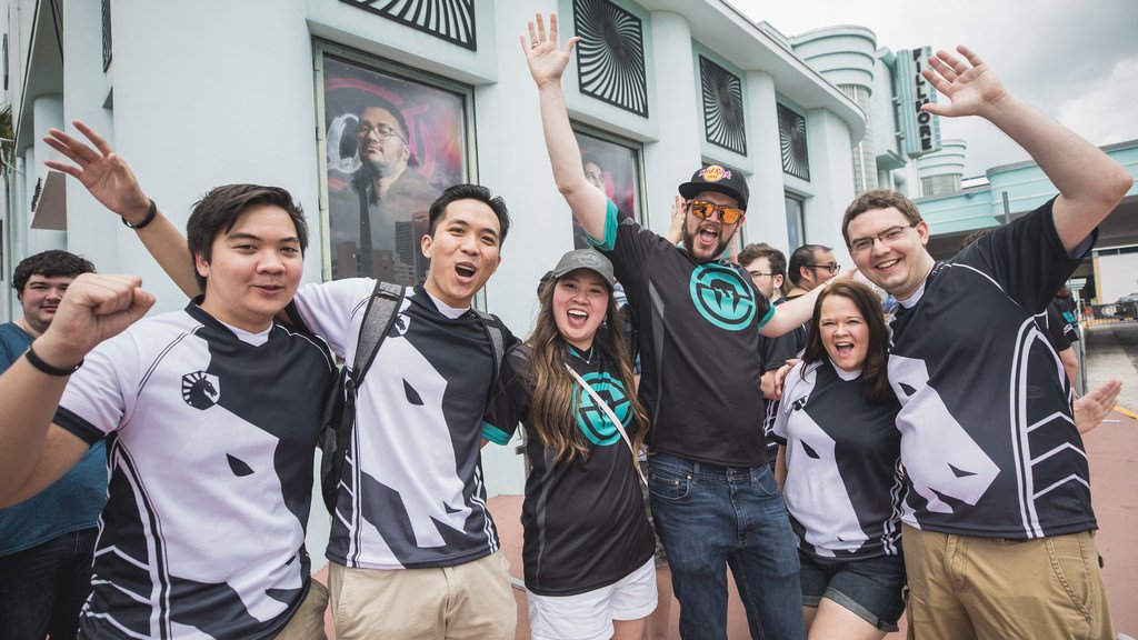 Immortals's tweet photo. #TBT to just last weekend where the #IMTFamily showed up to support our old #IMTLoL players in the NA LCS Finals!

#IMTForever https://t.co/yJ8LJNlKkv