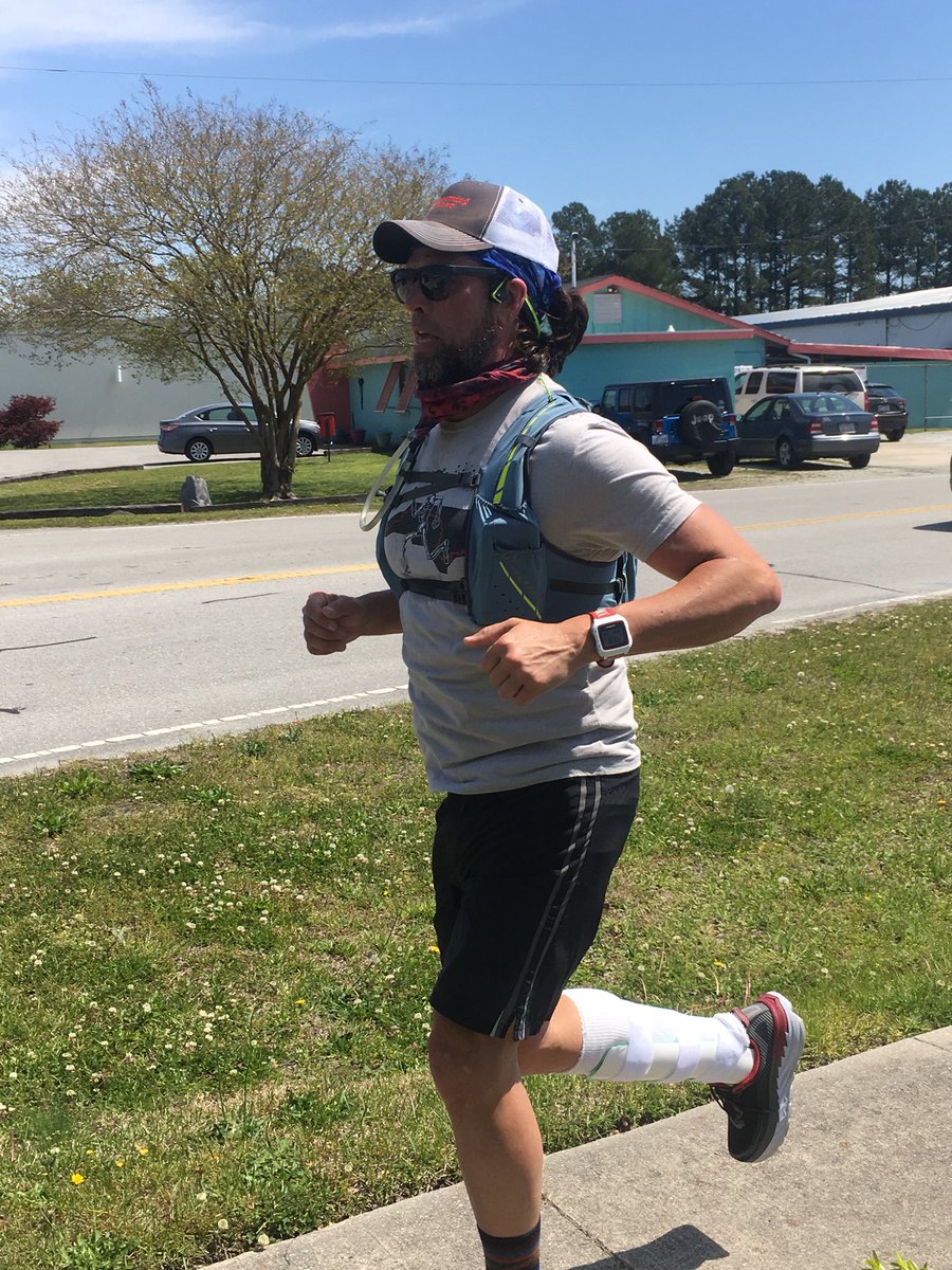 becanceractive's tweet photo. Day 12. 16 miles to just south of #JacksonvilleNC on way to #Topsail. High Hill Road. Cast and all. #whateverittakes #throwingbonesrun https://t.co/avNVNMlX10