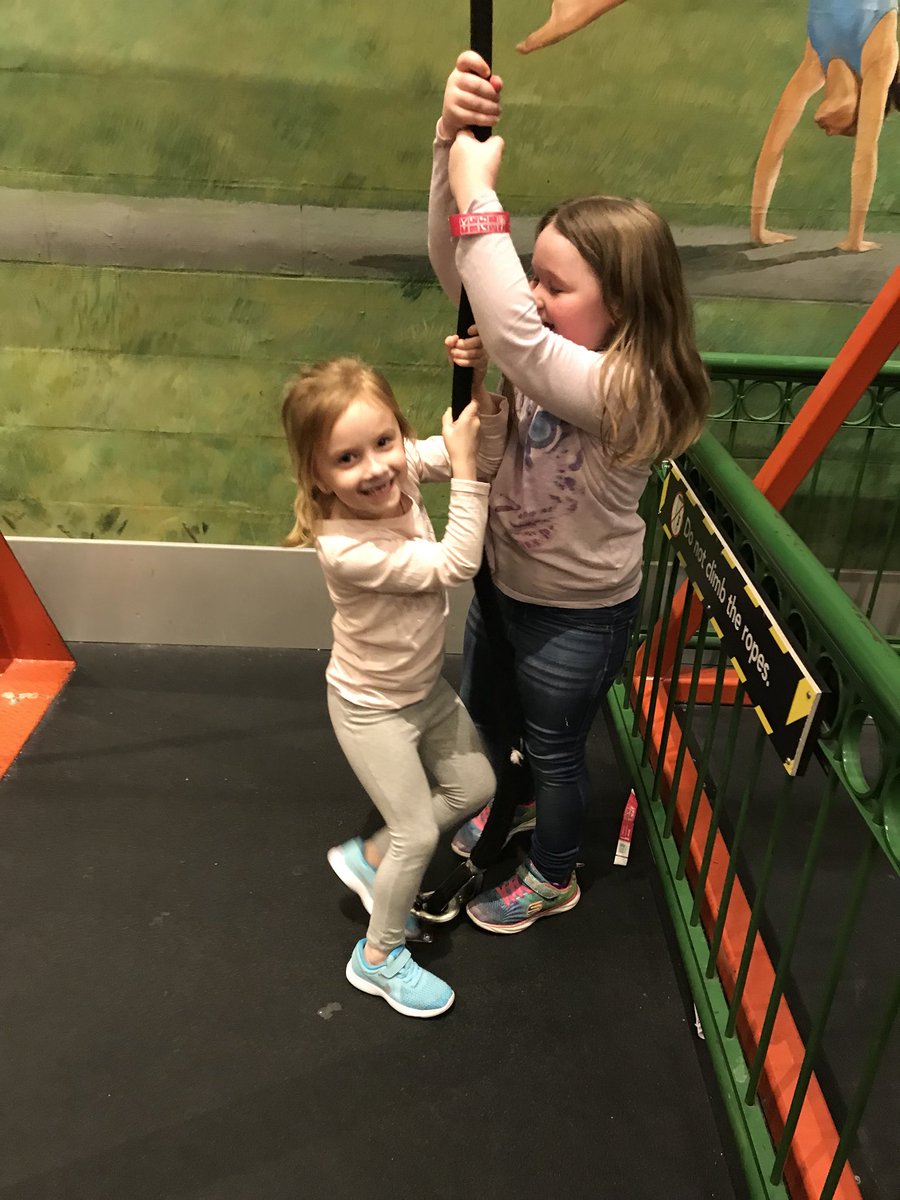 missklipfel's tweet photo. We π @museumofscience! #bestfieldtrips #scientists #livechicks #reflections #sound #moon #planetarium #fullermeadow #ttugr1 #kidsdeserveit https://t.co/MXB4sRr0N0