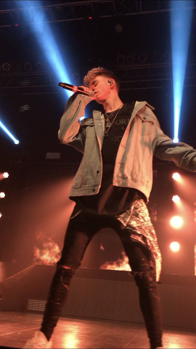 bessondreams's tweet photo. I haven’t really posted on this account in a min but I just thought I’d say last night was amazing. special thanks to this guy. @corbynbesson 💛 https://t.co/nRLvybM4XB