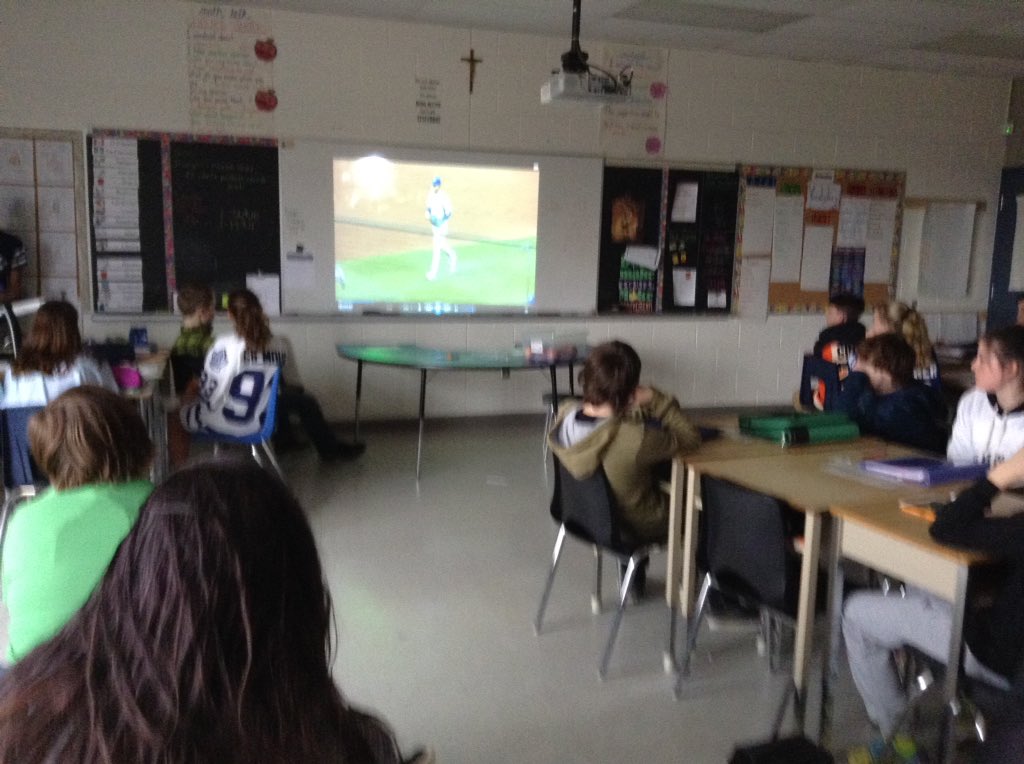 scmsclass's tweet photo. This is Baseball! ....our in-class theory lesson. Reviewing proportions by calculating batting averages:) @StMiWdstk   @LDCSB_HPE_Rec   @BaseballOntario https://t.co/th3VCnHoSC