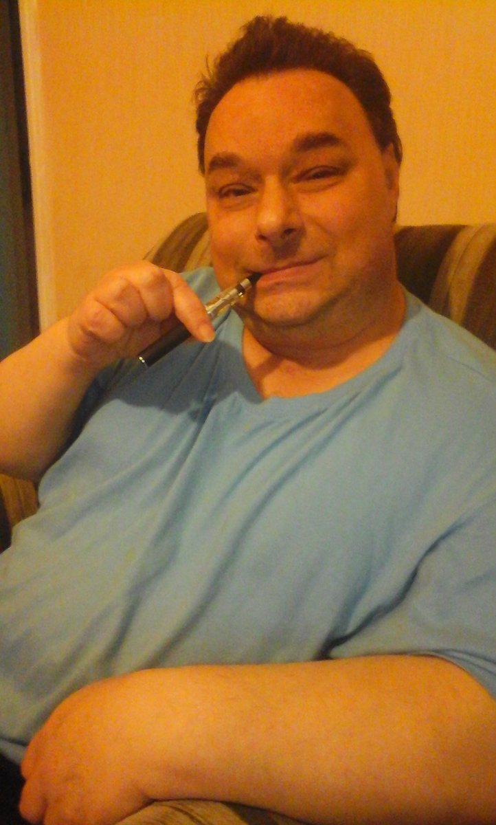 stuartbuckler2's tweet image. me vaping