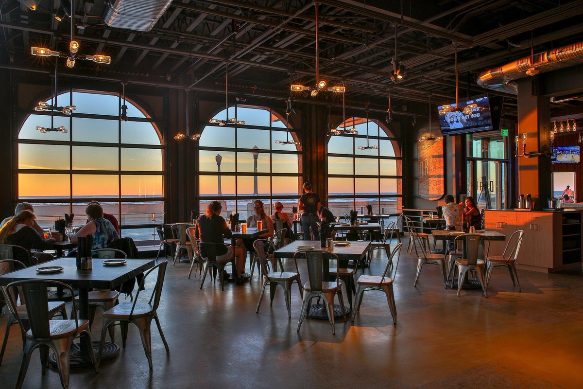 DraftSanDiego's tweet image. Summer just around the corner means all the #BrewsAndViews your heart desires 🍻