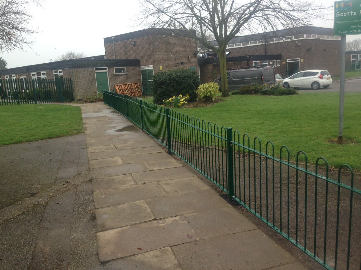 lrr_steelfab's tweet photo. Bow top railings installed at a local primary school this week #metalwork #gates #railings #fencing #steel #steelfabrication #engineering #lrrayner https://t.co/FTig2TWi2z