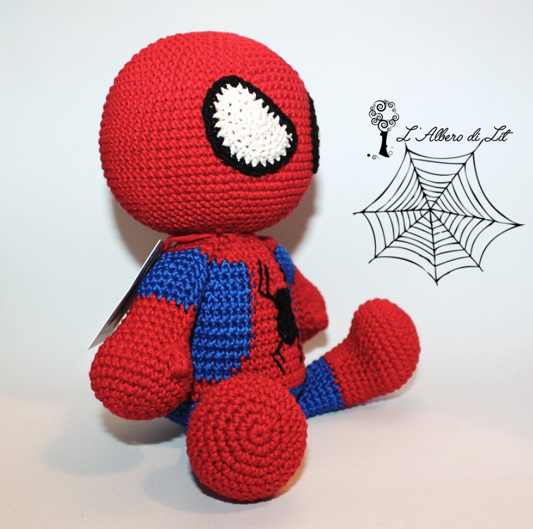 LAlberodiLit's tweet photo. No pattern for this one (not yet, one day maybe). I made it for a lady as a gift for a child... spiderweb not included :P! I love how it turned out. I used muskat cotton @Garnstudio 
#amigurumi #SpiderMan #crochet #toys #dropsdesign https://t.co/HzkGW3ZXOn