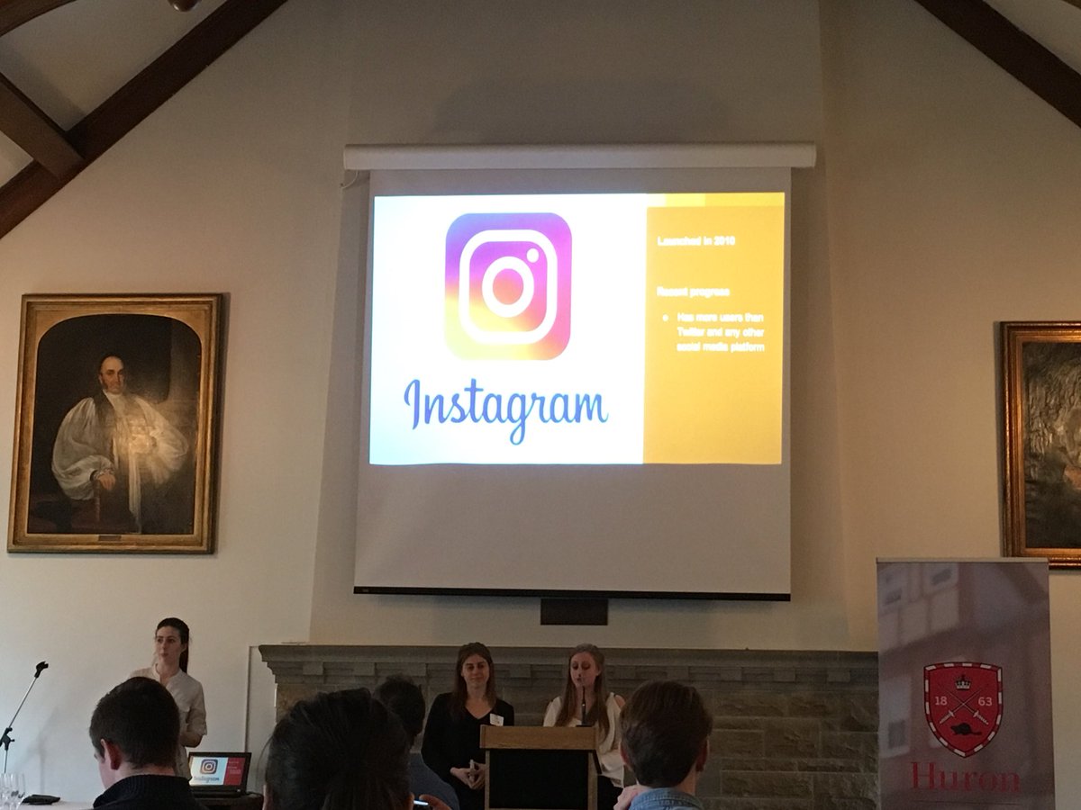 CDTsang's tweet photo. How much do you “like” it? #psych first year students presenting their semester long project on the benefits of social media at #CURL18 #UndergraduateResearch #mentorship https://t.co/PFRHmEFuAU
