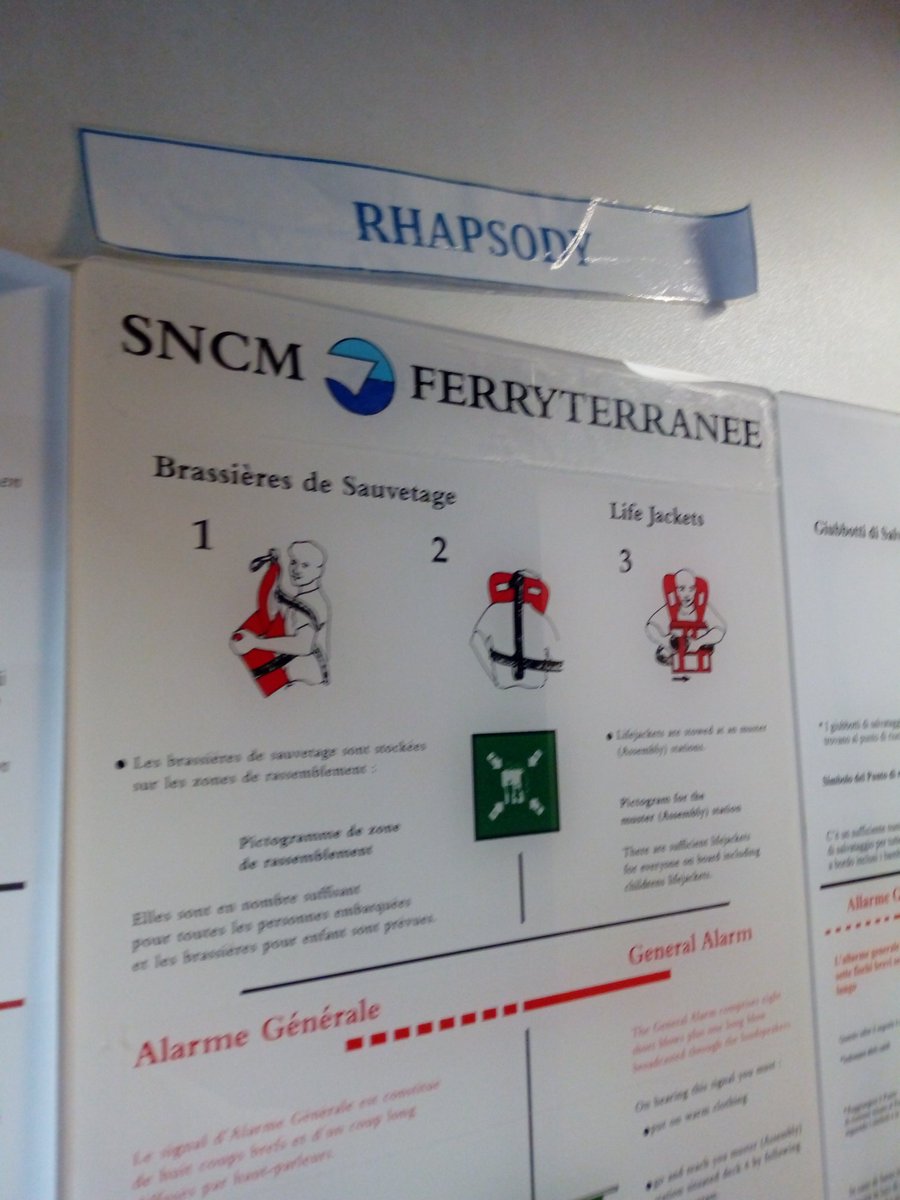 Ismaelillo15's tweet photo. #EstafaRhapsody Ponian Una Pegatina encima Para Que Se tapara que era un ferry. Y nos prometían un crucero eso era una patera. https://t.co/zpJsRxvwrZ