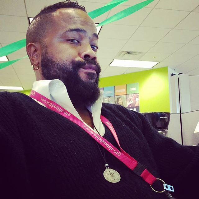 MontreBible's tweet image. At work like... #workflowselfie