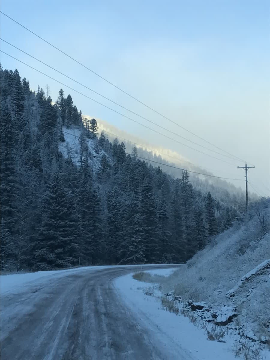 stayinredriver's tweet photo. Even the drive into Red River has amazing views!! #ExploreRedRiver https://t.co/hCMw3CjQ7d