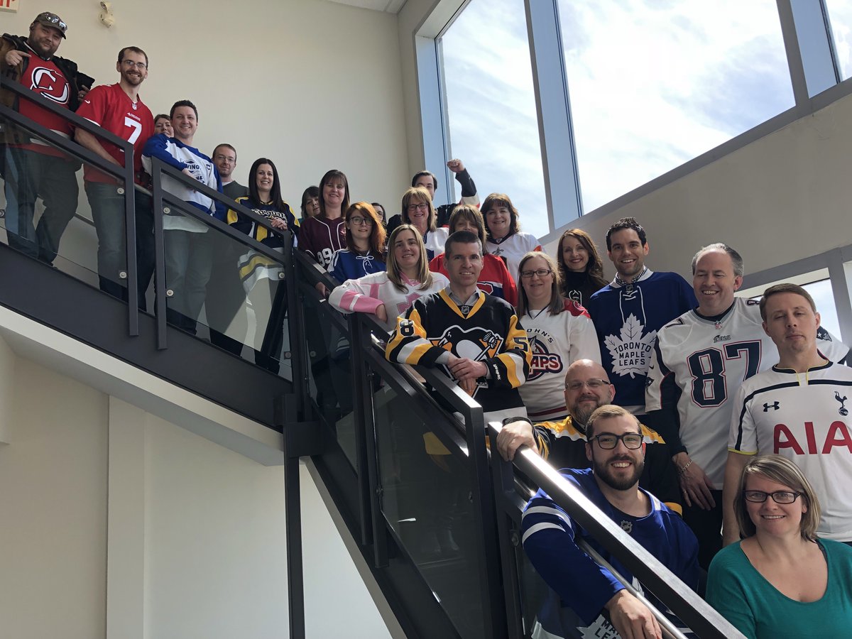 KMKCapital's tweet photo. #JerseysForHumboldt  💚 💛 https://t.co/dUPKHWXpN2