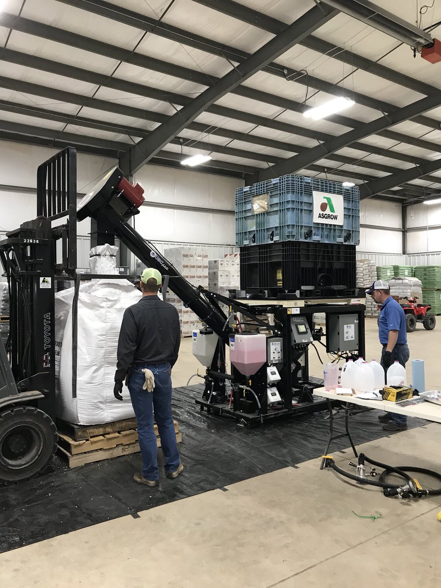 DEI_KS_NE_OK's tweet photo. Maiden voyage for a shiny new #AT500H at CHS Agronomy in Kingfisher OK! Running like a champ! #USCLLC #THEquipmentLLC #DirectEnterpris https://t.co/SLVTzZV2Yx