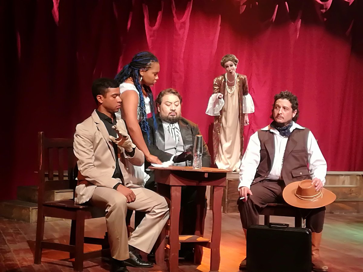CuadraGaray's tweet photo. Escenas de la imponente obra LA LOCA DE CHAILLOT por Teatro Memorias de Tegucigalpa, Honduras en la Inauguración de la ExpoTeatro 2018 en la Sala Experimental Pilar Aguirre del Teatro Nacional Rubén Darío https://t.co/R9TMrDAAnh