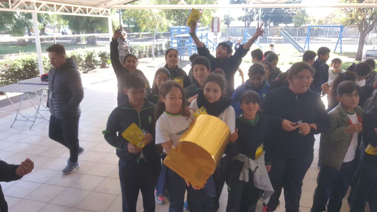 CuricoFunfa's tweet photo. Busqueda del tesoro conocimiento y entretencion con niñ@s de colegio QUILLAY y escuela CONQUISTADORES de Curico https://t.co/c3VOl3tLJu