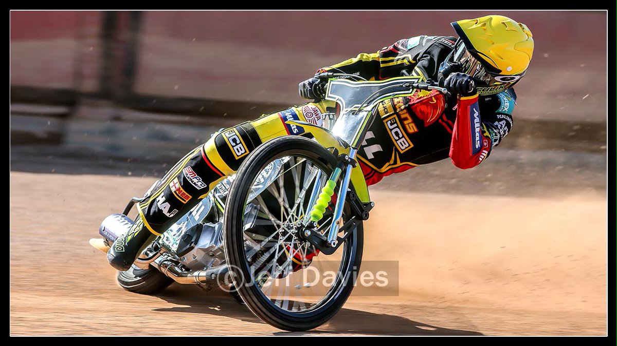 jeffdavies170's tweet photo. Well, my first meeting of the year and it didn't last a lap. Hope @martinvaculik54 is ok. https://t.co/gBIRjH0YHj