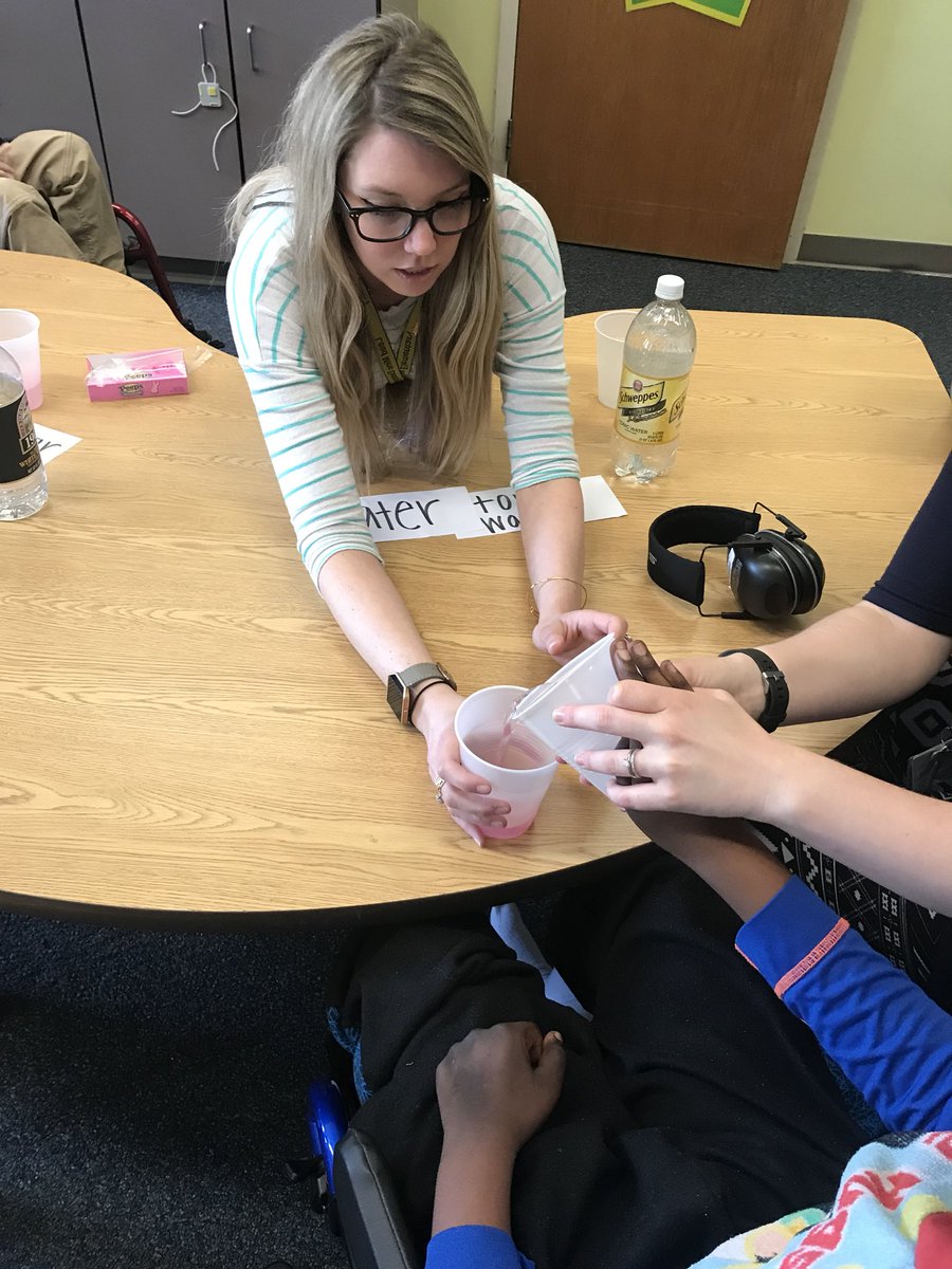 LMEspecialneeds's tweet photo. Science is fun!! Today we are doing an experiment to find out if water, vinegar, or tonic water will dissolve peeps the fastest! https://t.co/57sONbiJCo