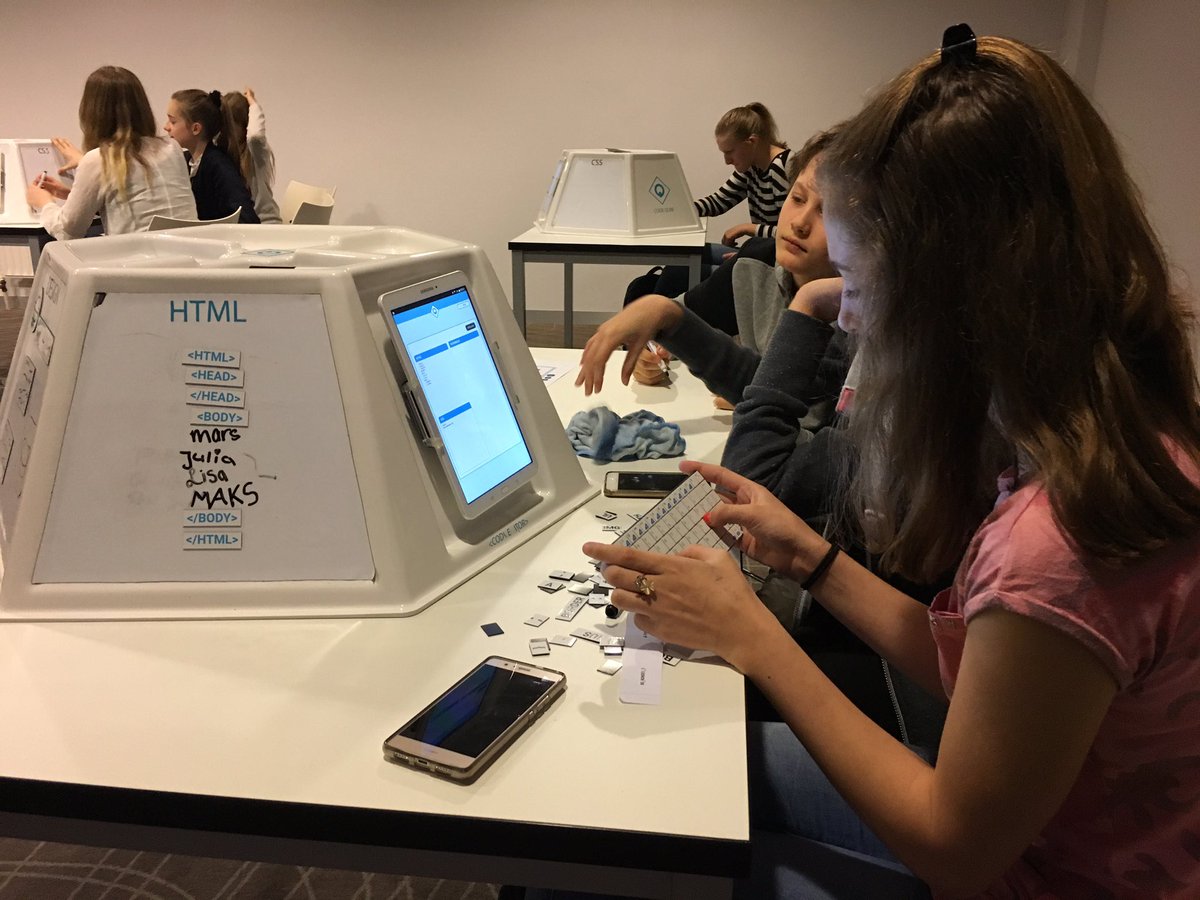 codeqube's tweet image. Vanochtend met Jan Van Brabant College & @StrabrechtColl websites gebouwd met de Code Qube , met dank aan @Brainport !#girlsday #notjustagirlsday #voortgezetonderwijs #vhto #brainport