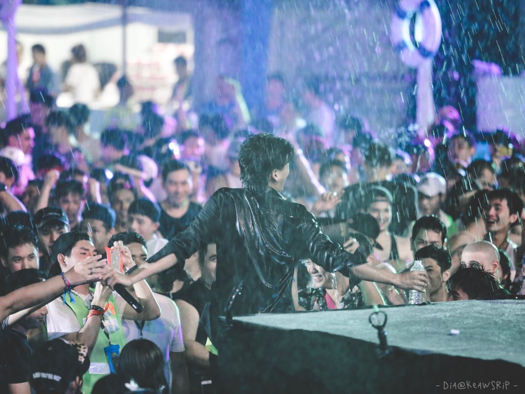 keawsrip's tweet photo. ชุ่มฉ่ำ 💦💦💦 @Hunz_IPH #HunzIPH #IPHTOUR #AppArena https://t.co/42gZBMHEov