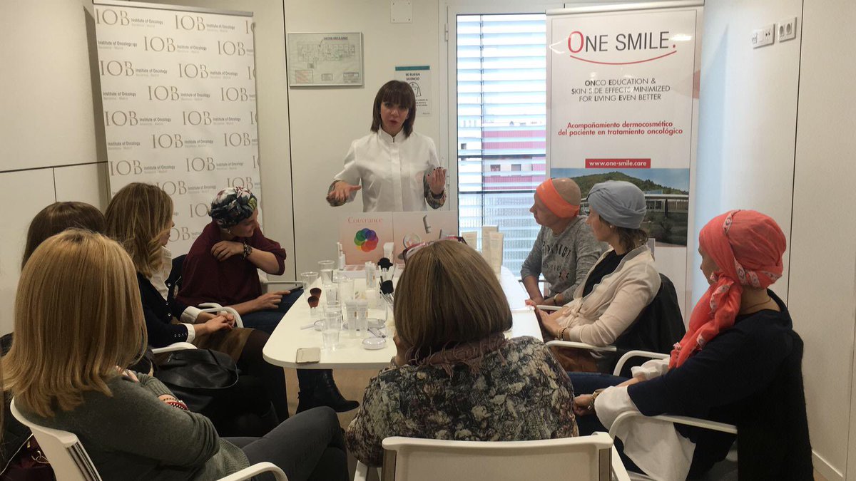 IOBoncologia's tweet photo. Nuestros amigos de @MadridDirecto #MD145 🎥 se han acercado a Ruber Juan Bravo para asistir al taller de #maquillaje oncológico que hemos realizado de la mano de @AveneEspana! Gracias por vuestra asistencia! 😄 https://t.co/Shzibb57PA