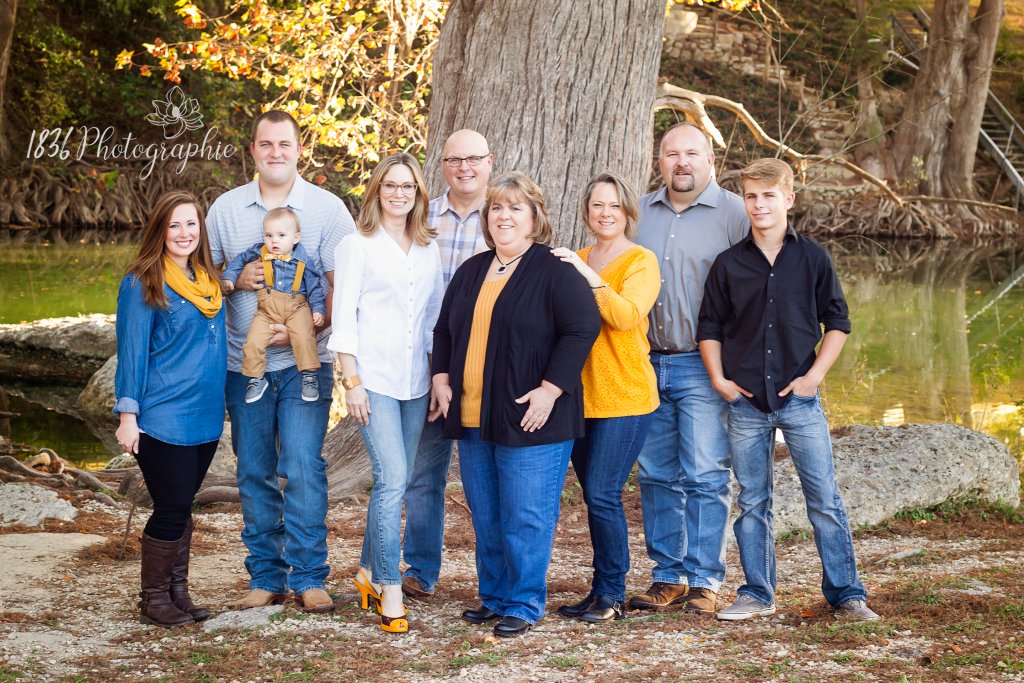 1836Photo's tweet photo. Rolfing Family Portrait – New Braunfels, Texas https://t.co/xvC4SZwpXY https://t.co/lotxidkJrt