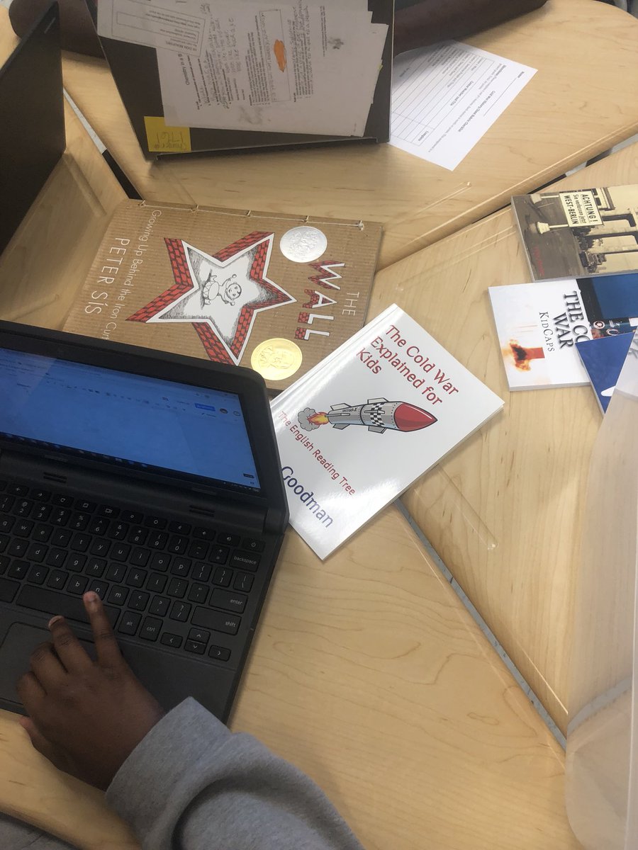 srcoors's tweet photo. A huge thanks and shoutout to @garnerlbcsd for the Cold War history chest! Students learned from a variety of primary sources and perspectives on topics surrounding The Cold War. So thankful to work @psm_ironhorses and in @bcsdschools !! #SS https://t.co/BZDsccYVaf