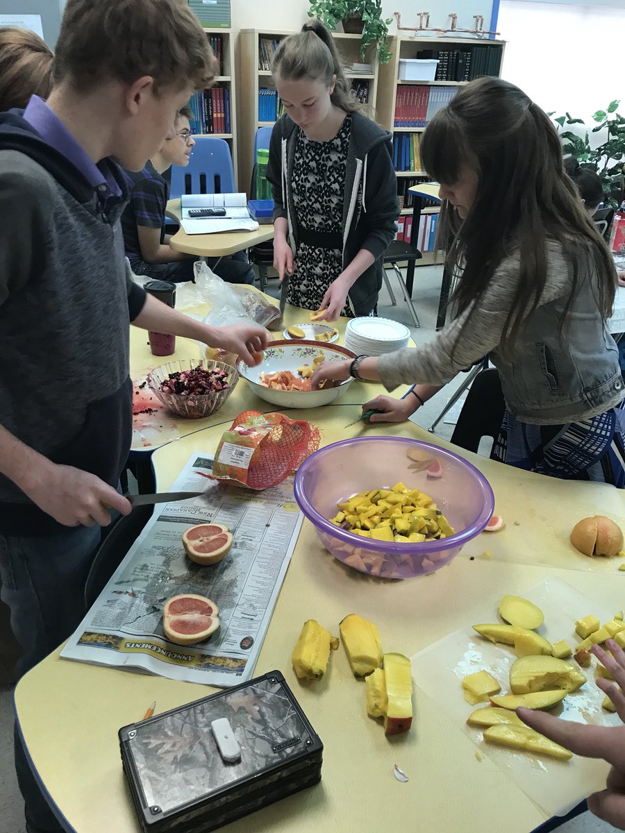 hawksgod88's tweet photo. Tasting new fruit Thursday at #RMAP  #healthyschoolcup2018 #prsd8 @MovingChoosing https://t.co/drx5Qe8sEB