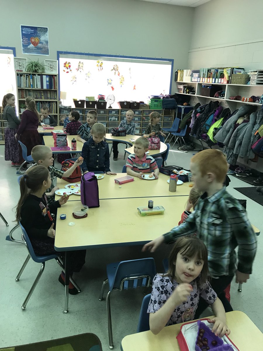 hawksgod88's tweet photo. Tasting new fruit Thursday at #RMAP  #healthyschoolcup2018 #prsd8 @MovingChoosing https://t.co/drx5Qe8sEB
