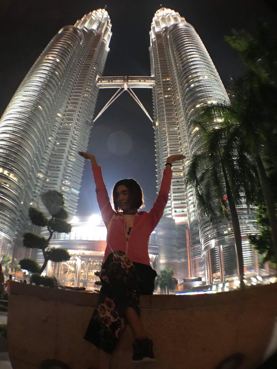Junayramarie's tweet photo. Twin Tower Malaysia 🌃😍🔥 https://t.co/HFqZacxjSa