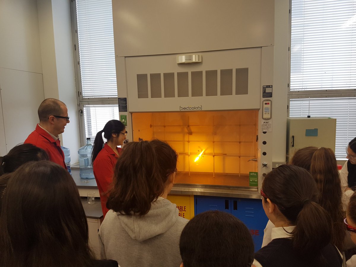 missbeaudet's tweet photo. We had such a #blast @mcgillu with @McGillChemOut today! Thank you for the very memorable experience, our students can't stop talking about it! #chemistry #ScienceWeek @TheSHSM https://t.co/zTUGFidIwT
