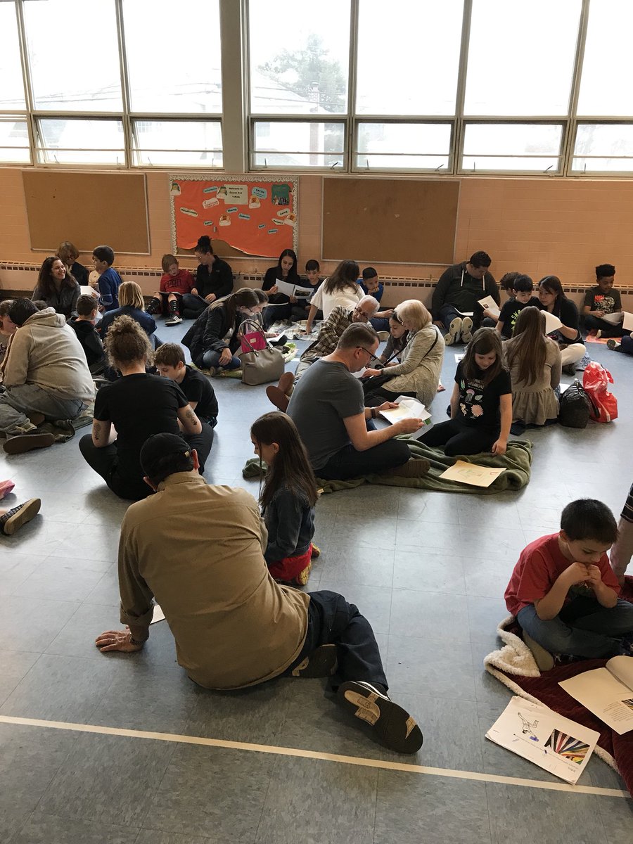 OAS_MrsLuther's tweet photo. Ss celebrate with family and friends at our annual 3rd Grade Writing Celebration #MTPSPride #mtpswrites #tcrwp https://t.co/yOnCDWg2Jk
