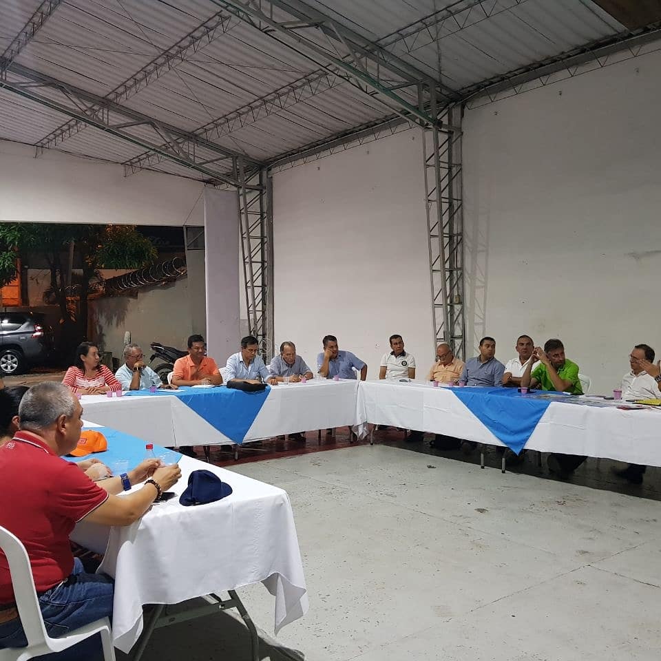 Con el directorio departamental y los congresistas del Centro Democrático en el Meta. Trabajamos sin parar para hacer presidente a Iván Duque y vicepresidente a Marta Lucía en la primera vuelta