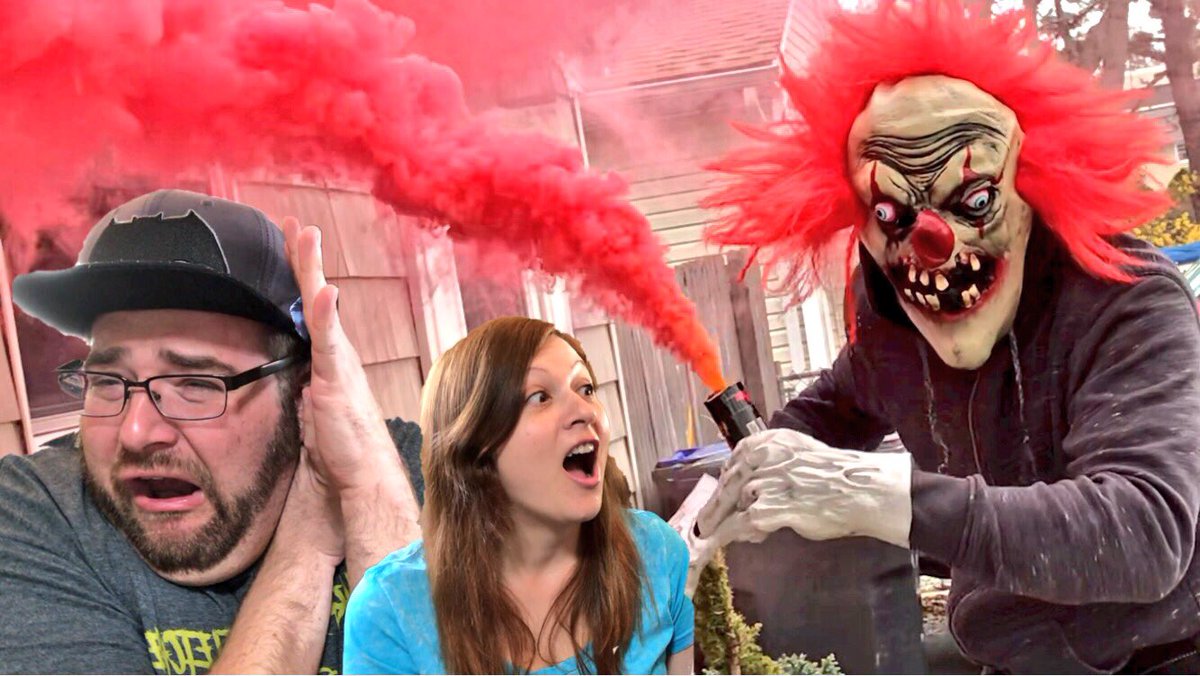 GrimsToyShow's tweet photo. Plz Retweet! KLOWNS TOXIC RED GAS ATTACK ON GRIM AND HEEL WIFE ! https://t.co/5CFyhEFZMx https://t.co/4in64WHIot
