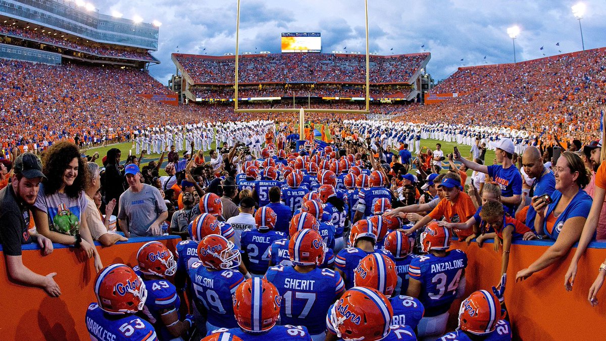 ChazChambliss's tweet photo. I am honored to have received an offer from The University of Florida🐊 @crob45 @theRealBSReport @CoachHoon #TheSwamp #CompComp https://t.co/aPKXImfgj0