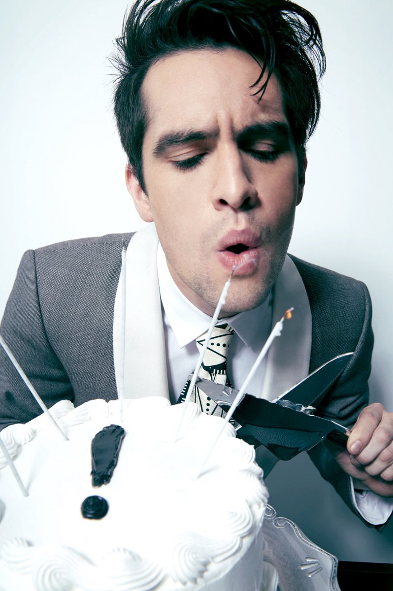 Happy birthday Brendon Urie!!! I love an amazingly talented artist. 