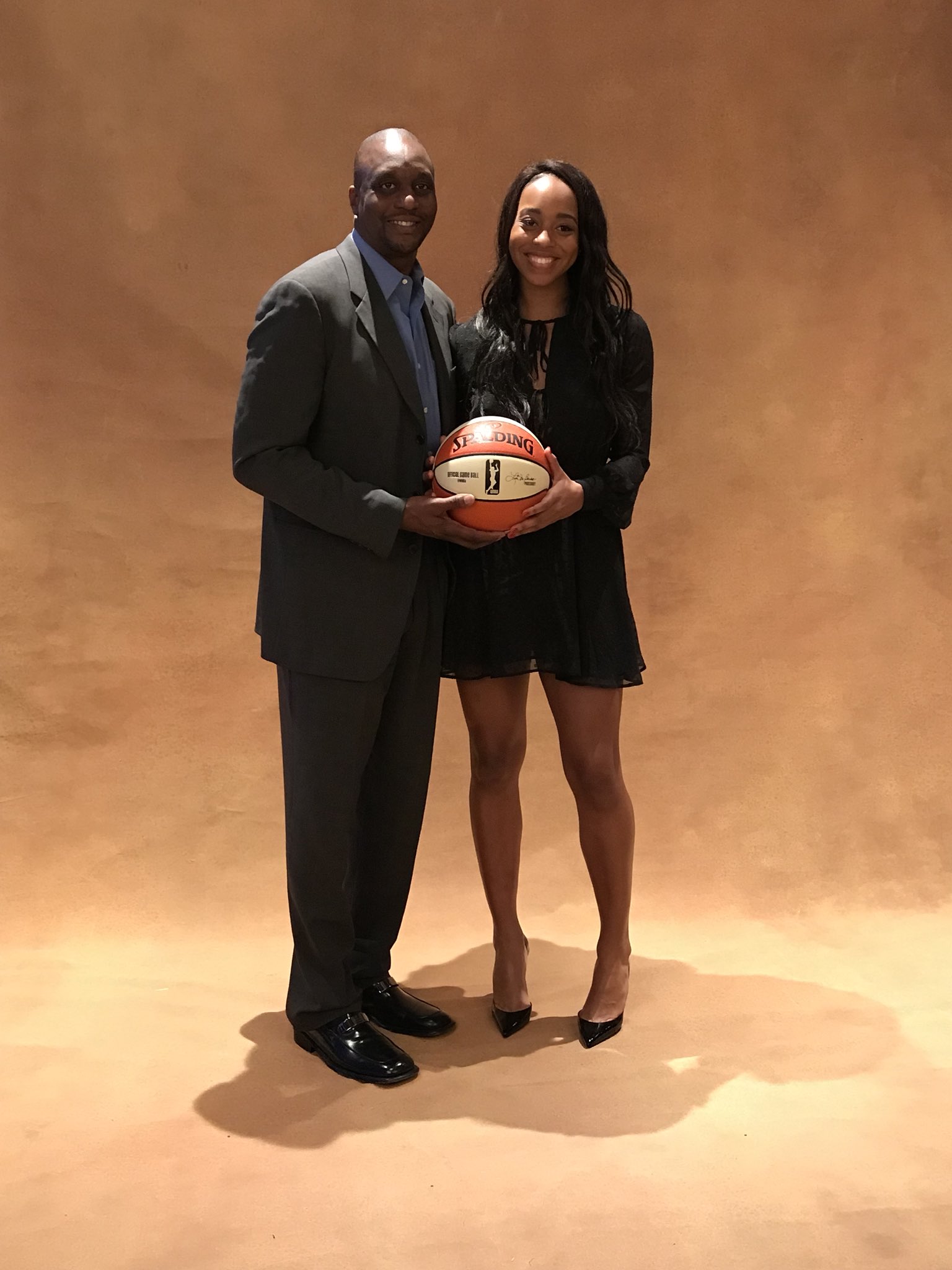 erika-fernandez-on-twitter-father-amp-daughter-moments-lexie-brown-amp-dee-brown-wnbadraft2018-drafted-by-connecticut-https-t-co-qjn9lluk4b-twitter