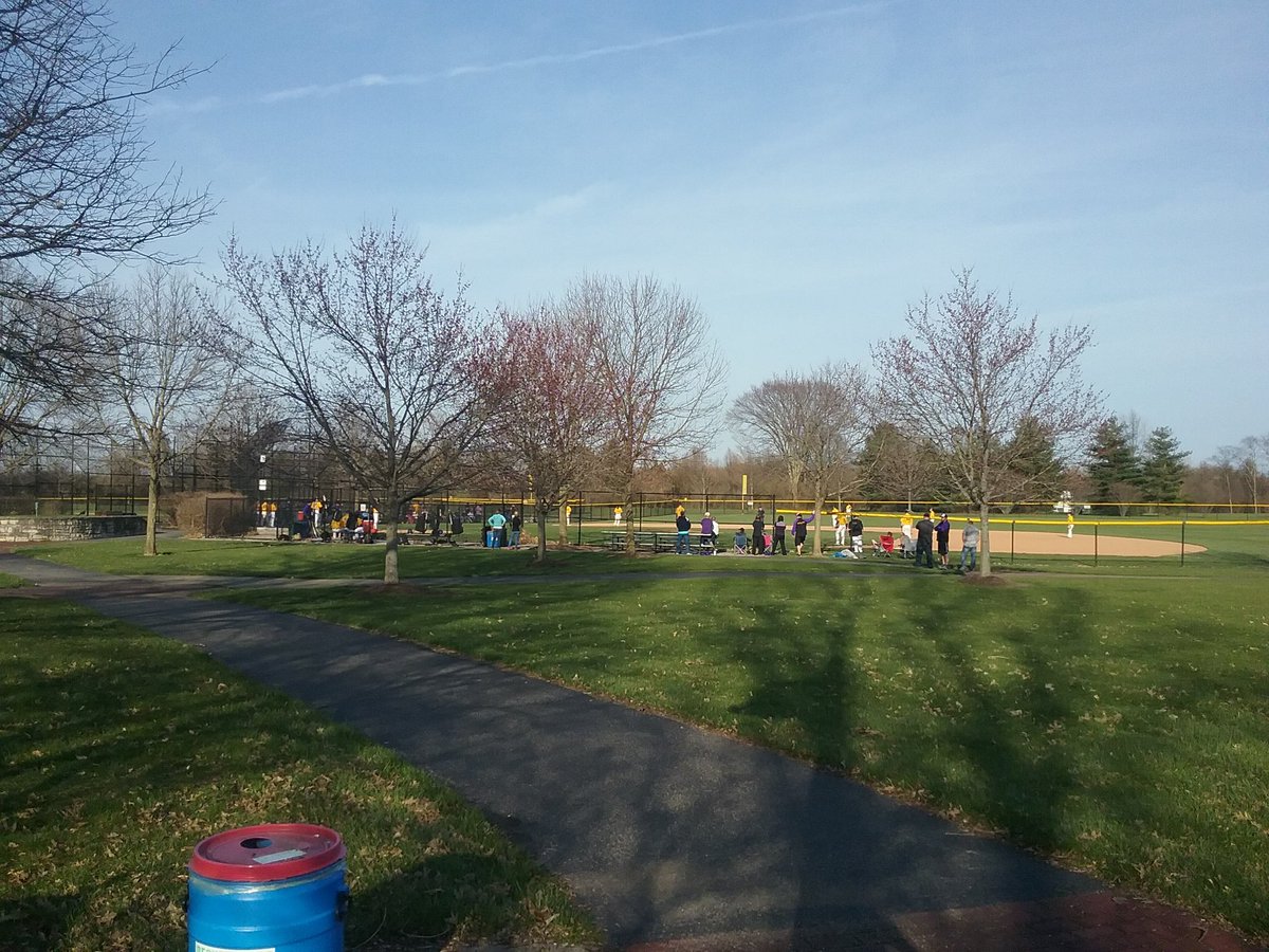 CHSElkBaseball's tweet photo. Frosh beat Butler 20-3. Dudes swung it like crazy and Coach Sagerman showed Kenzie and Jax proper Shin Angle.
#NeverTooEarly https://t.co/mrzMjSI55f