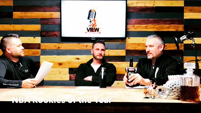 ThreePointView's tweet image. Rookie of the year debate is on 🔥who ya got ? Simmons or Mitchell ?!