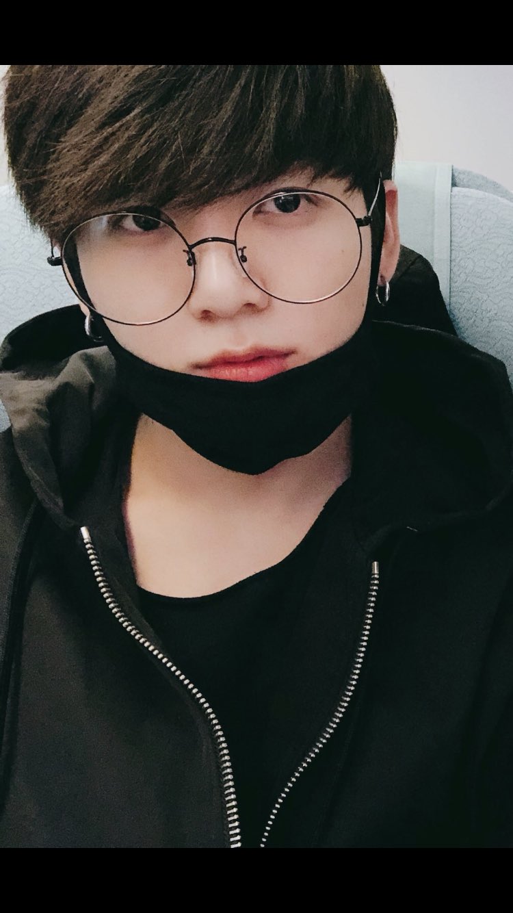 朴 בטוויטר ぐくの丸メガネ黒マスク最高すぎてヤバいです