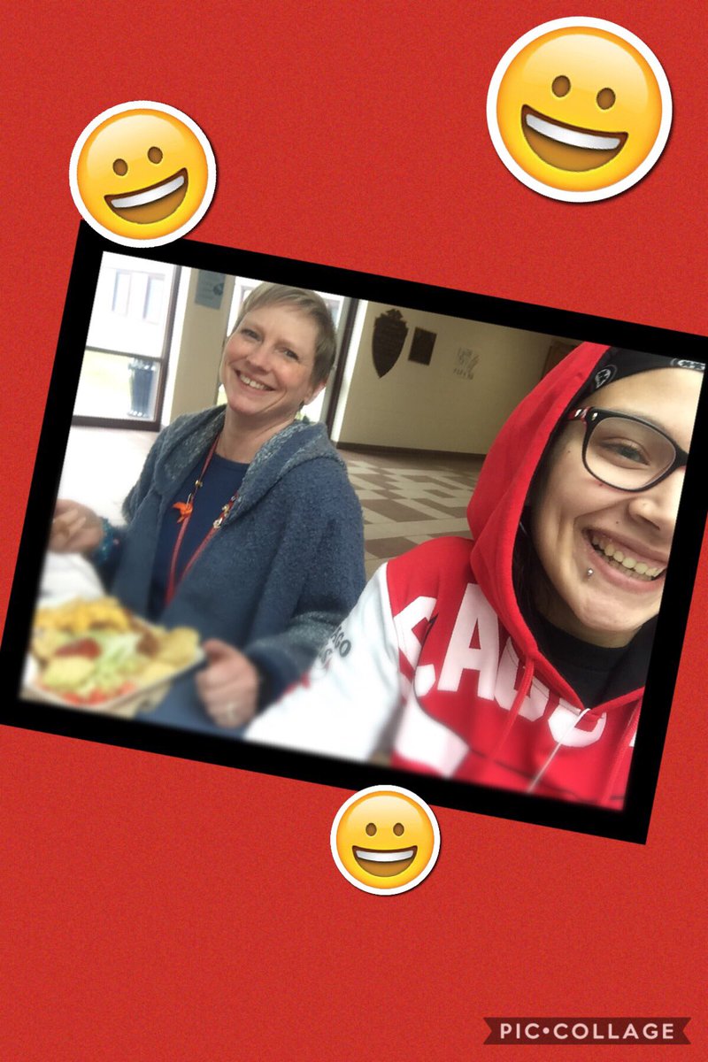 leigh_havens's tweet photo. #SchoolLunch #FineDiningWithFriends @CABraves https://t.co/UChgJF9TW8