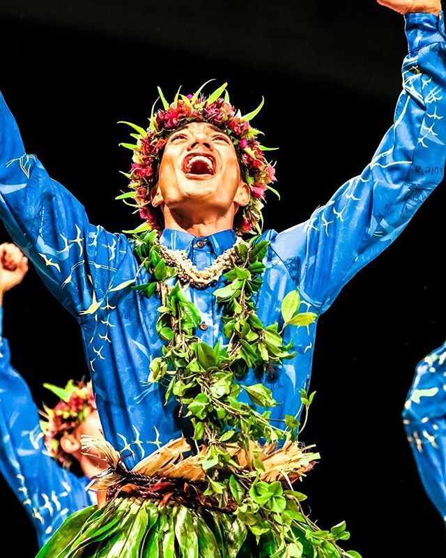 kolikokane's tweet photo. Dem Iwa’s #kolikokane #kaleoolakaikahikinaokala #auana #youpromise #hokulea https://t.co/b8Q3fz2Yix https://t.co/yovcc0Eg5z
